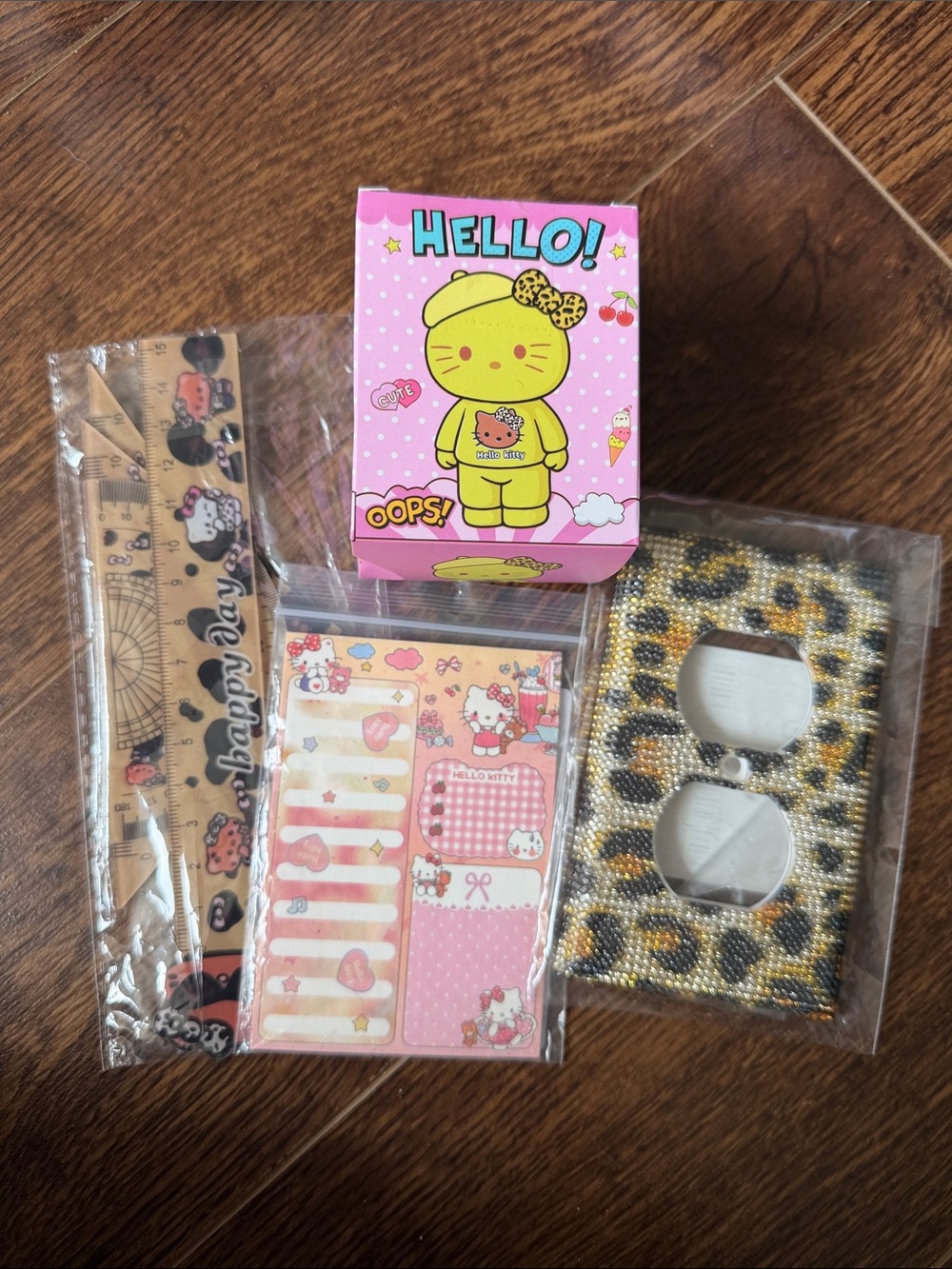 SALE 💜 Hello Kitty Various 4pc bundle